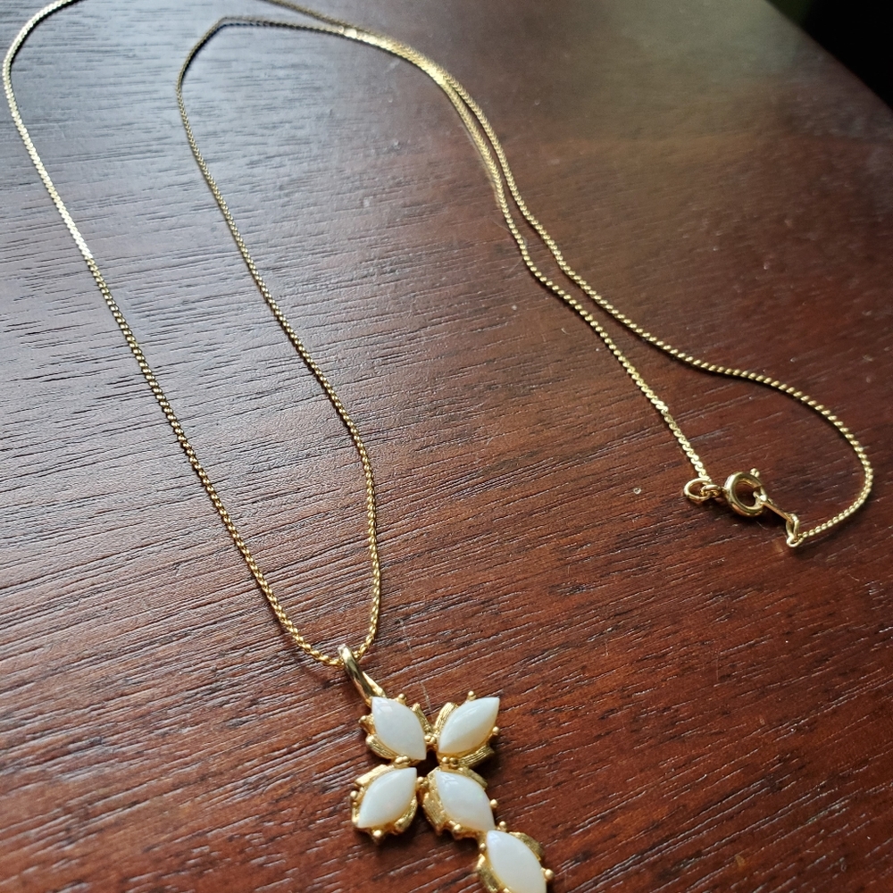 Pearl-like cross necklace